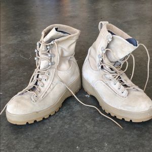 Gore-tex tan Army boots size 6R.